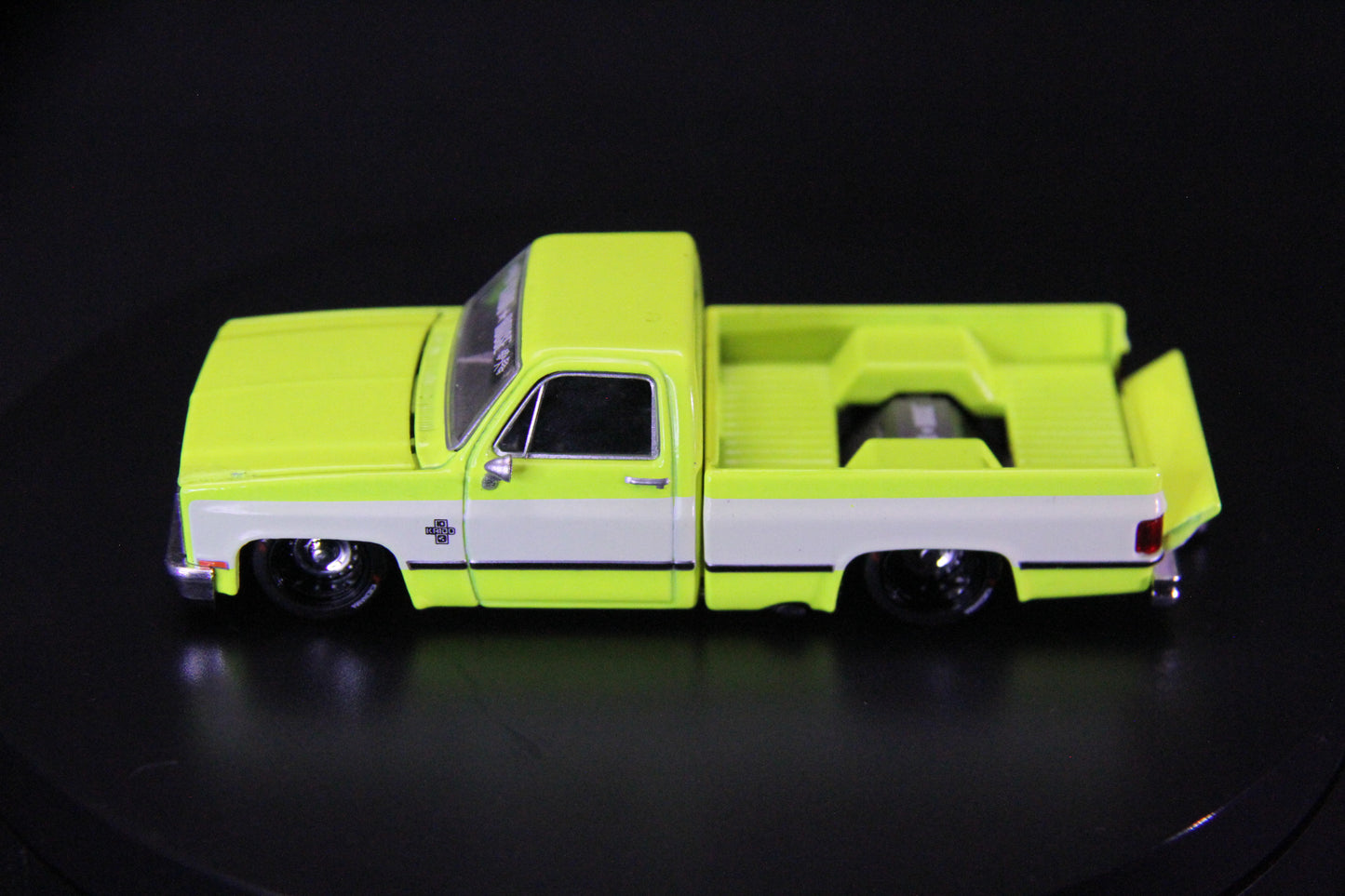 CHEVY SILVERADO FLO YELLOW V1