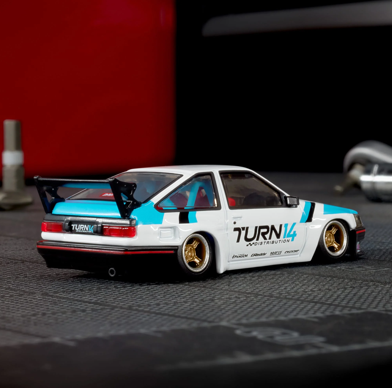 TOYOTA COROLLA LEVIN AE86 CUSTOM