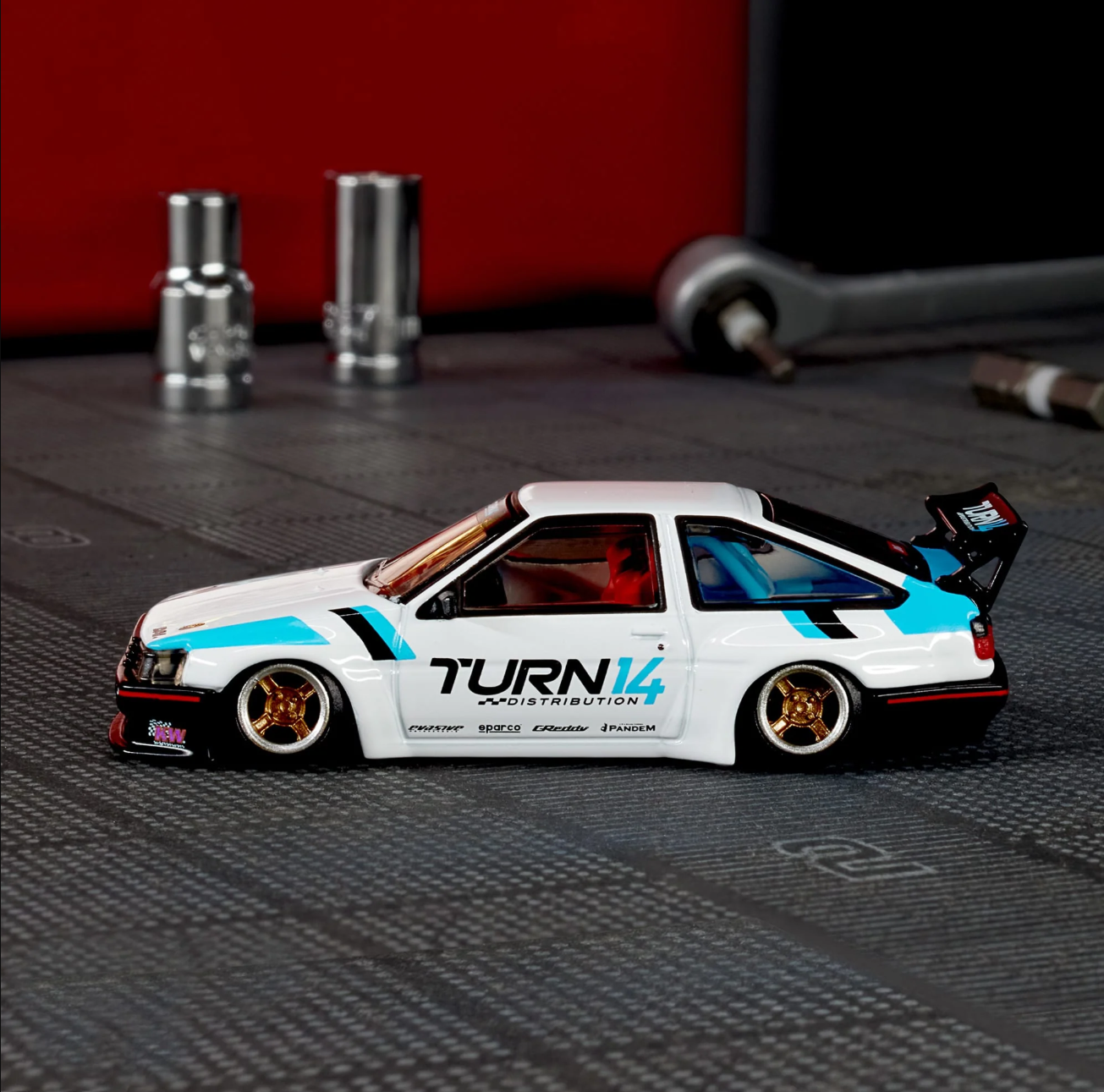 TOYOTA COROLLA LEVIN AE86 CUSTOM